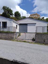 Fabbricato per casa,deposito di 265 mq con terreno