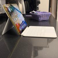 IPad (10a generazione) 64Gb + Apple magic keyboard