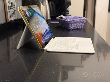 IPad (10a generazione) 64Gb + Apple magic keyboard