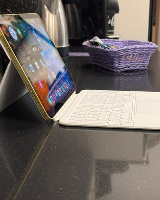 IPad (10a generazione) 64Gb + Apple magic keyboard