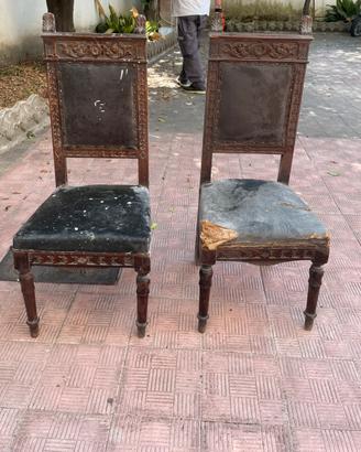 Coppia sedie antiche in legno intagliate
