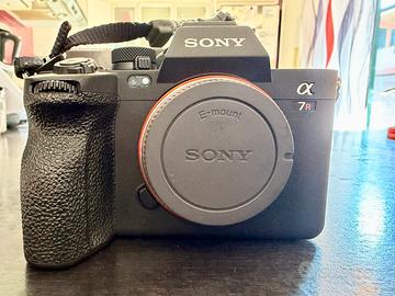 Mirrorless Sony A7R V