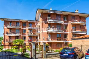 4 LOCALI con BOX AUTO DOPPIO