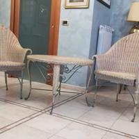 Tavolino e sedie in midollino