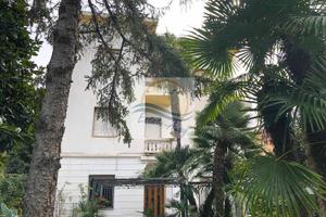 Villa di 550 m² con più di 5 locali a Bordighera