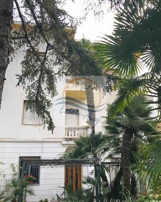 Villa di 550 m² con più di 5 locali a Bordighera
