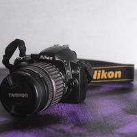 Nikon D60 + obiettivo 18-200 + regali