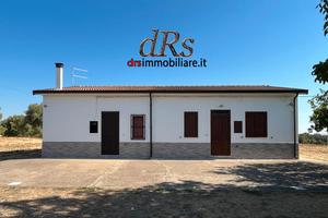 Pisticci. Contrada Serricchio. Casa indipendente