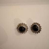 Orecchini in argento e pietra nera