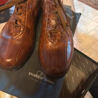 Scarpe in cuoio nuove