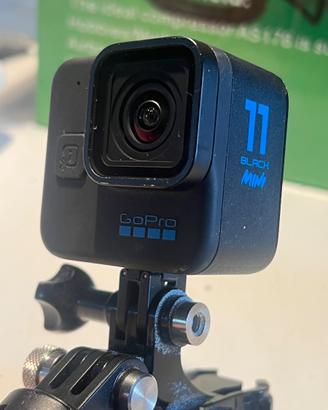 Gopro 11 Black mini con supporto e card