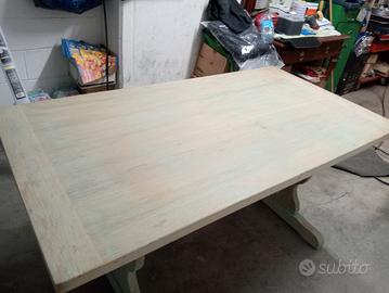 tavolo da arredo per casa stile provenzale