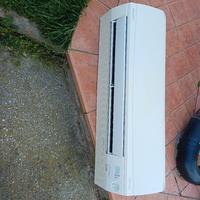 split Daikin FTXS25