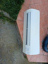 split Daikin FTXS25