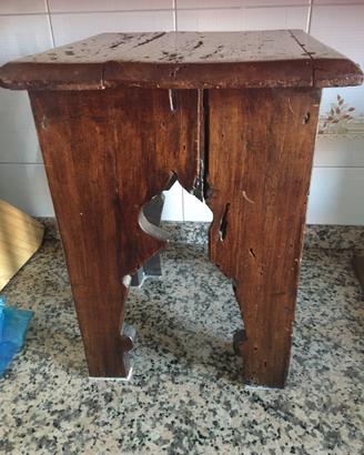 Sgabello antico legno noce