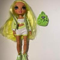 Bambola Rainbow High con zaino originale MGA