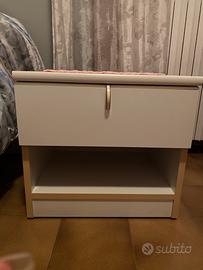 Comodino singolo bianco