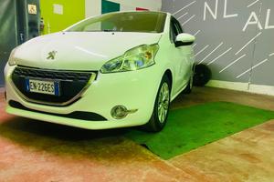 Peugeot 208 1.4 HDi 68 CV 3 porte Allure