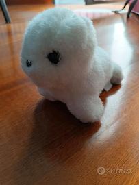Peluche a forma di foca bianca