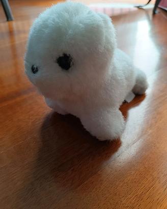 Peluche a forma di foca bianca
