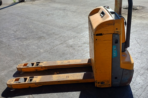 Transpallet Jungheinrich EJE114 usato