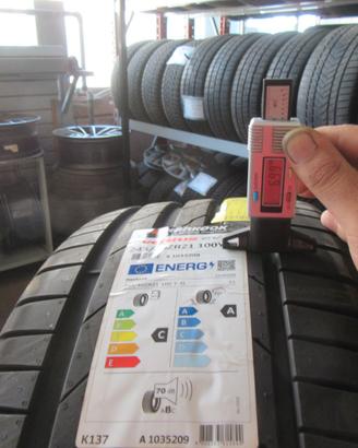 HANKOOK K137 VENTUS EVO Misura: 245/40/ZR21 100Y