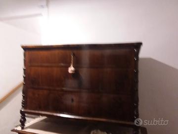 Antico cassettone restaurato