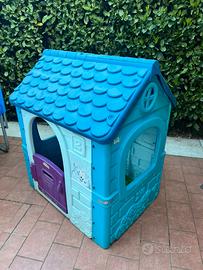 Scivolo ,altalena ,casetta e tavolo gioco