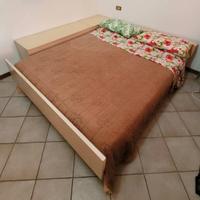 Letto matrimoniale + comodini + comò + materasso