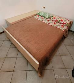 Letto matrimoniale + comodini + comò + materasso