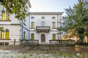 Villa a Noceto Via Della Commenda 7 locali