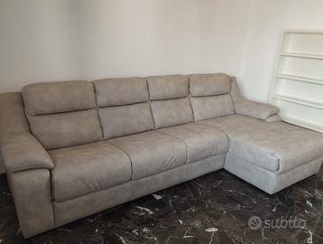 Divano tre posti con penisola