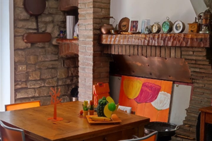 Casa indipendente con parco in pietra a vista