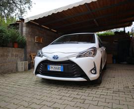 TOYOTA Yaris Hybrid LEGGERE