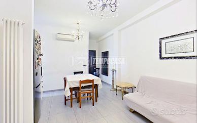 Luminoso bilocale con balcone