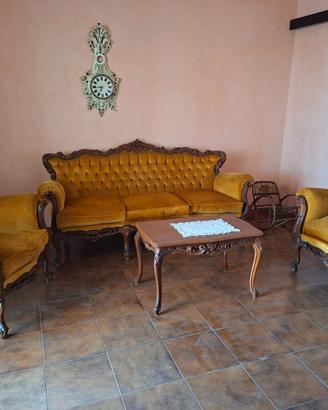 Salotto Barocco in noce intarsiato a mano