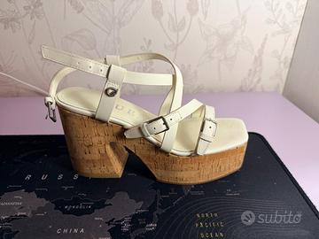 sandali guess