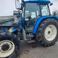 Trattore New Holland TL90A con caricatore