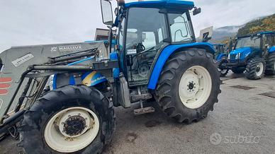 Trattore New Holland TL90A con caricatore