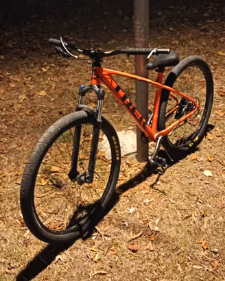 Trek Marlin 7 wheelie bike