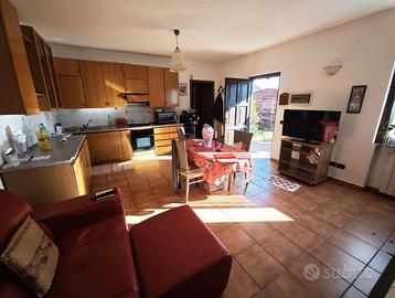 Casa indipendente con giardino