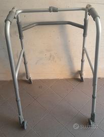Deambulatore pieghevole, regolabile in altezza