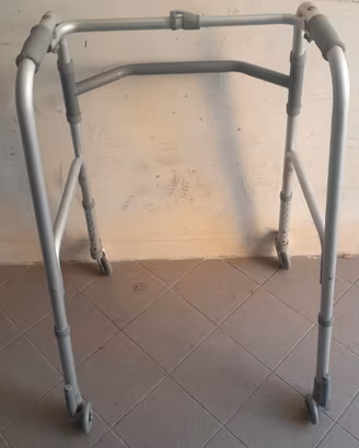 Deambulatore pieghevole, regolabile in altezza