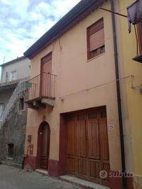 Casa da riprendere al centro del paese