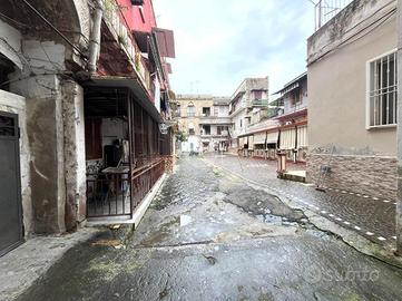 2 LOCALI A NAPOLI