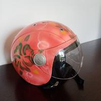 Casco da moto da bambina aerografato