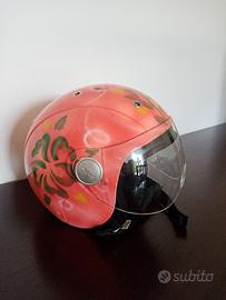 Casco da moto da bambina aerografato