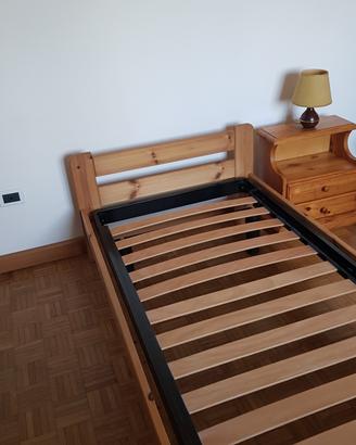 LETTO SINGOLO-RETE A DOGHE E COMODINO