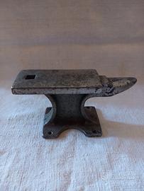 Incudine da orafo o artigiano.