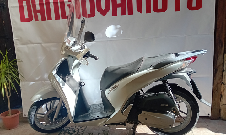 Honda sh 150 2013 start and stop